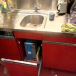 Einbau mit Bohrung in die Küchenabdeckung